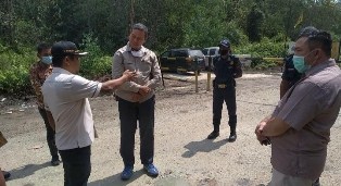 Ketua DPRD Siak Protes Keras Jalan BOB Dibikin Portal oleh PT Arara Abadi